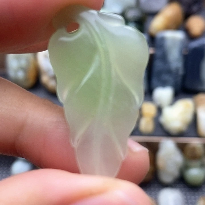 颈饰未镶嵌和田玉（糖玉）