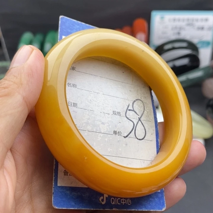 未镶嵌手镯石英质玉