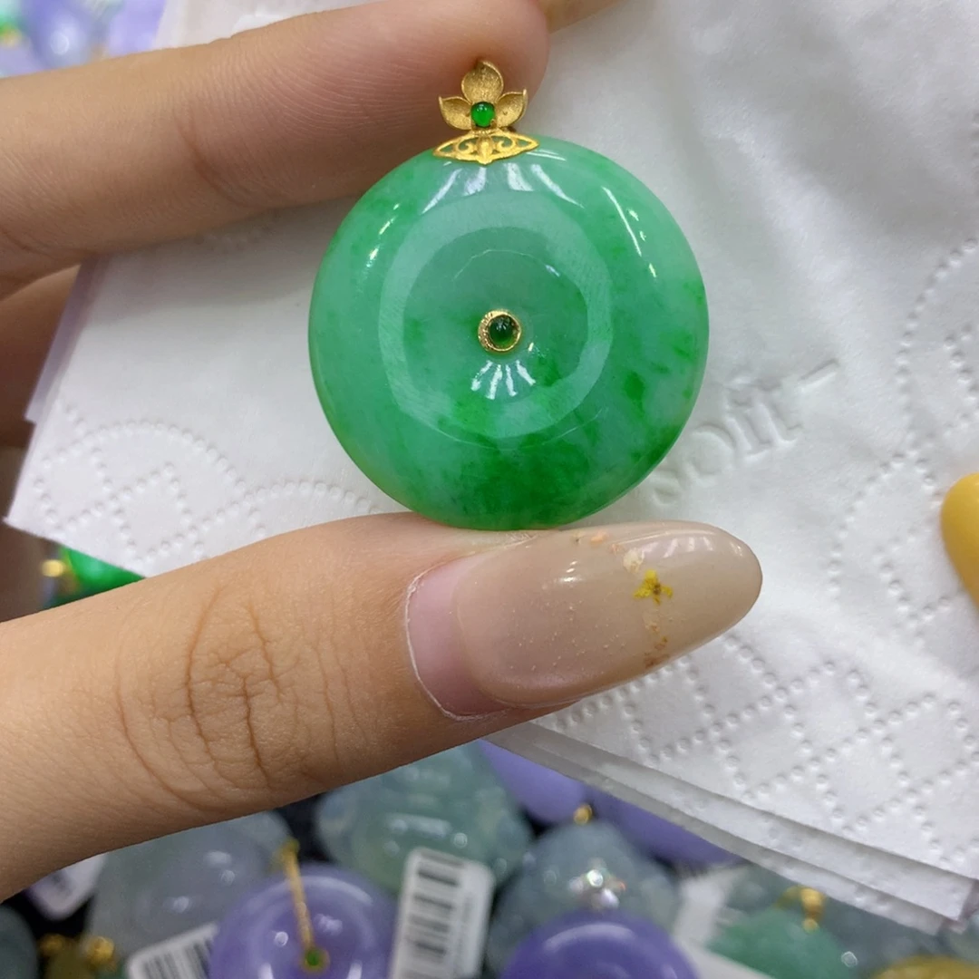翡翠18K金镶嵌颈饰