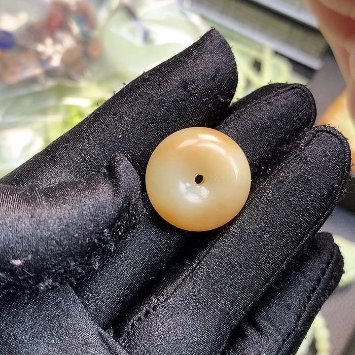 行***闲岫岩老玉（透闪石质玉）未镶嵌颈饰