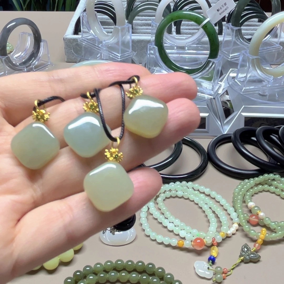 和田玉未镶嵌颈饰