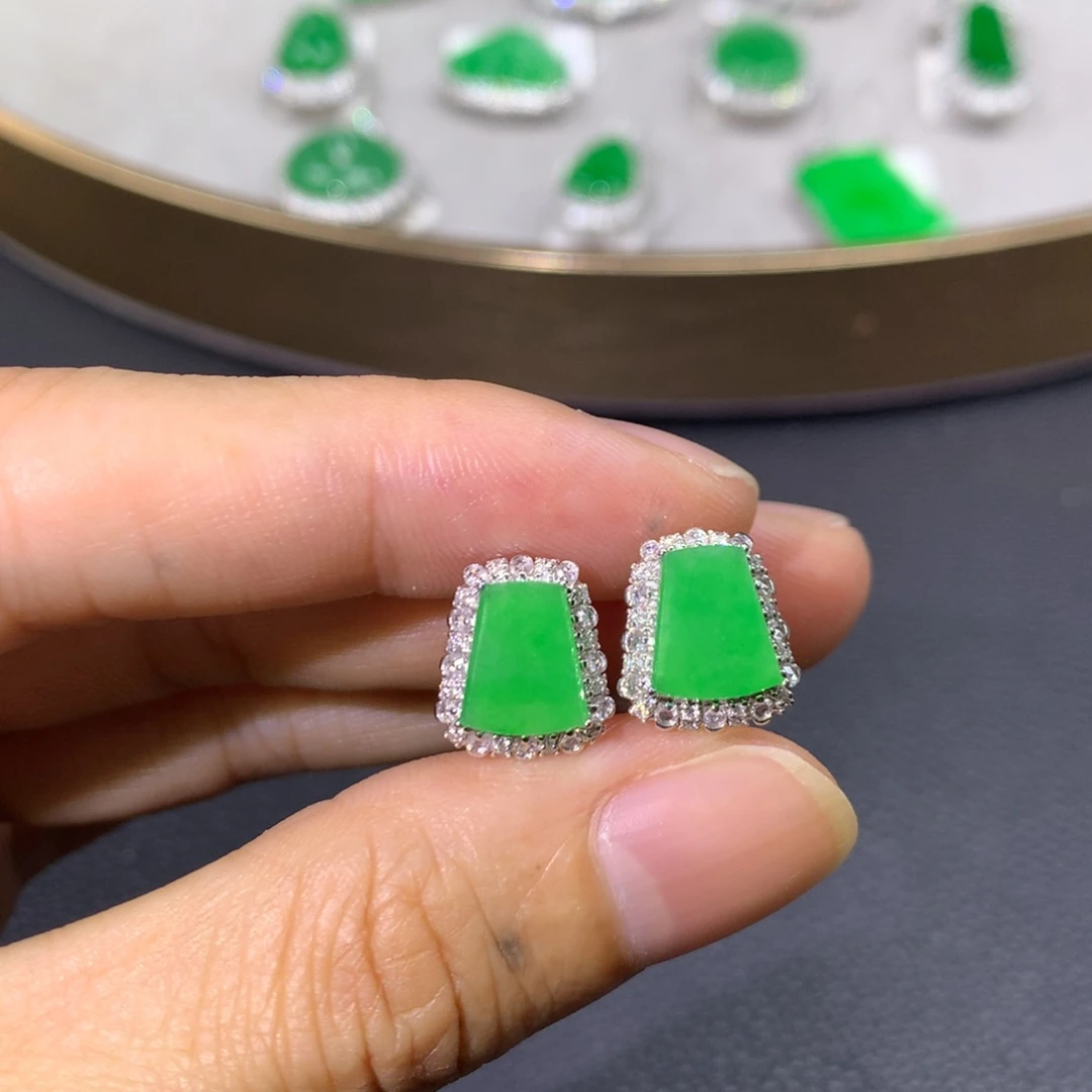 翡翠18K金镶嵌耳饰翡翠