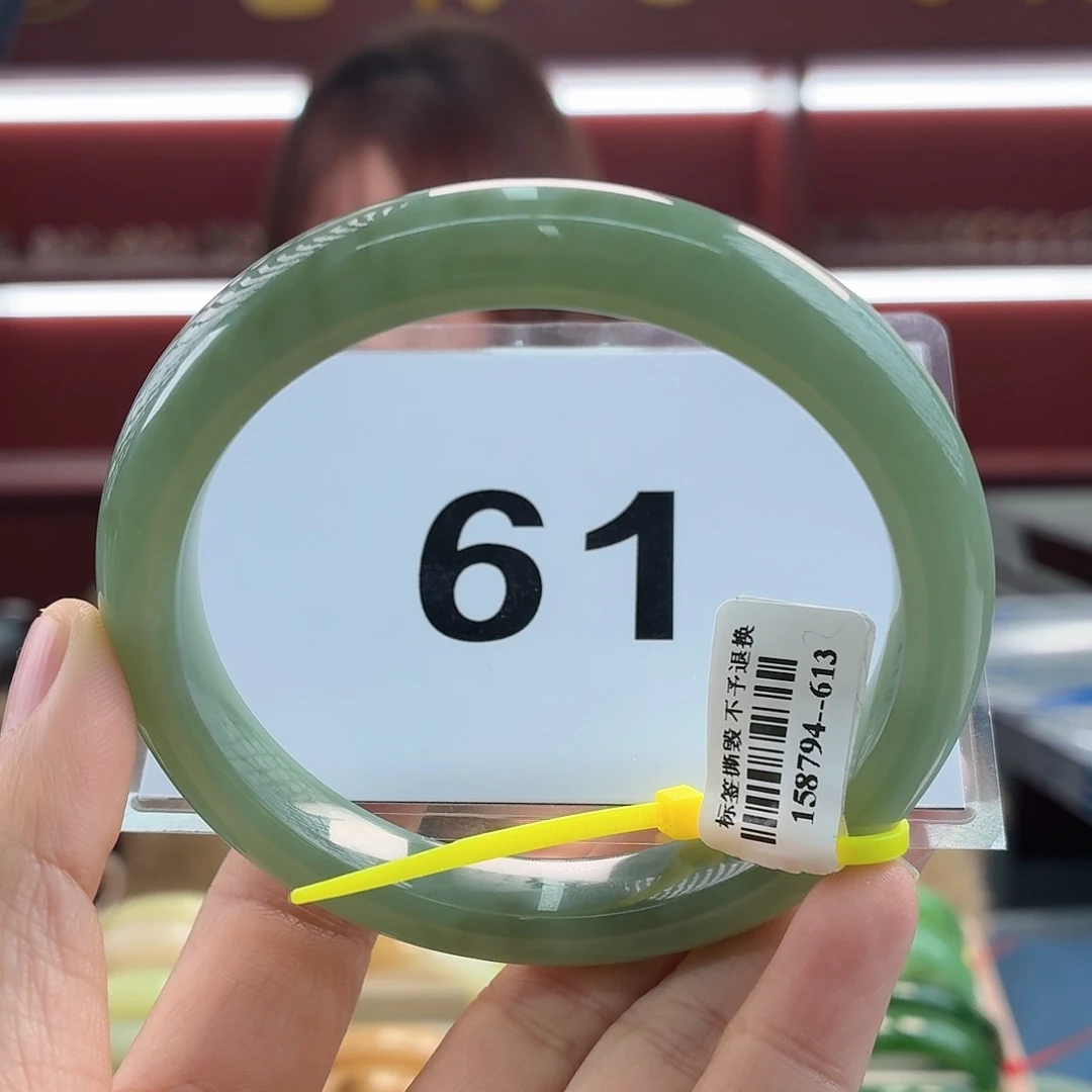 和田玉未镶嵌手镯微纹