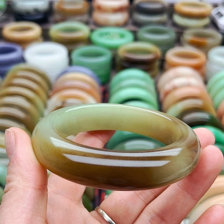 未镶嵌手镯（圆镯）石英质玉