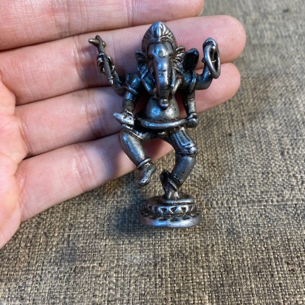 藏传象神摆件口袋佛天铁材质