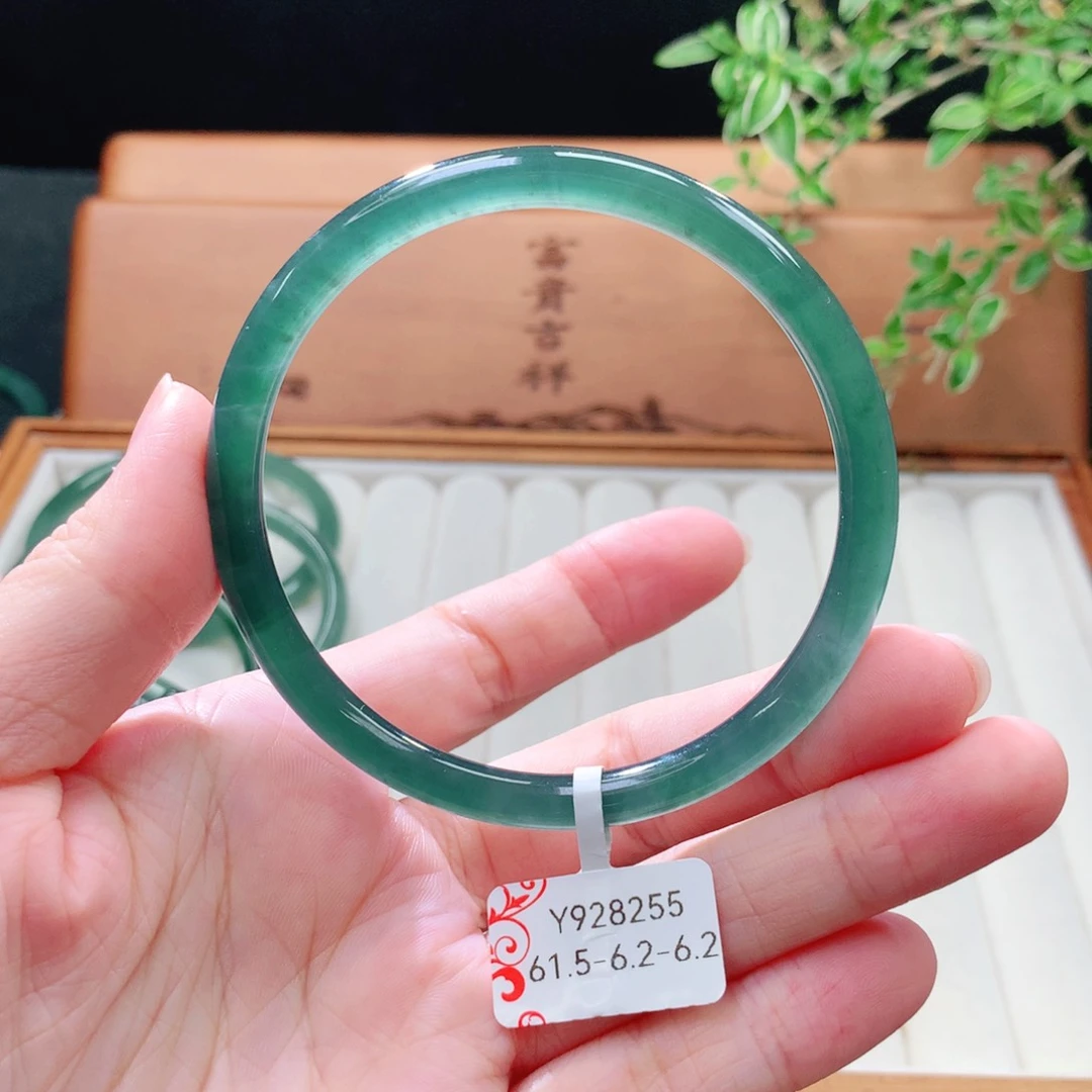 未镶嵌手镯（圆镯）翡翠