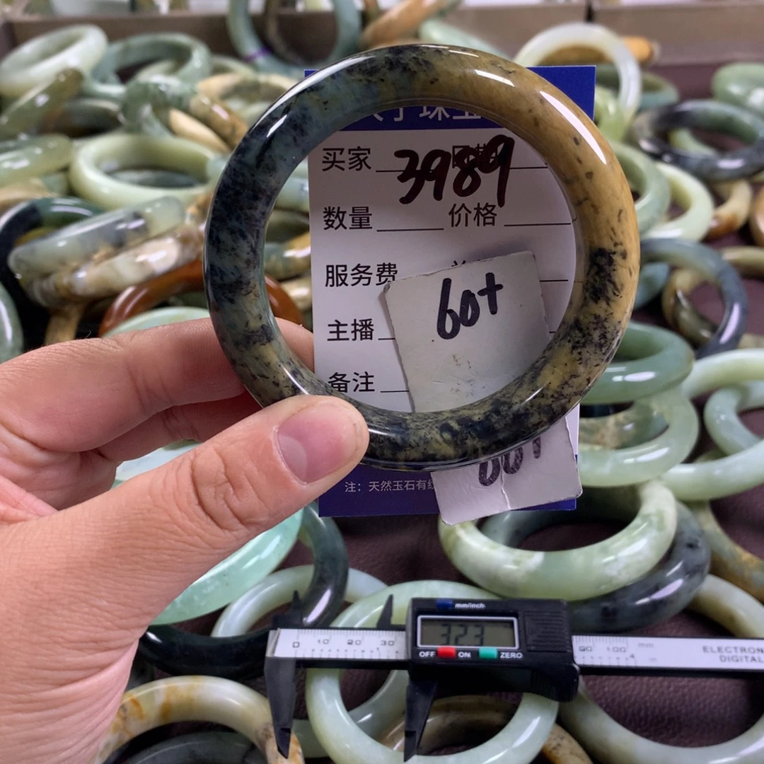 蛇纹石玉未镶嵌手镯3989