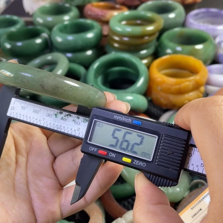 石英岩玉手镯未镶嵌