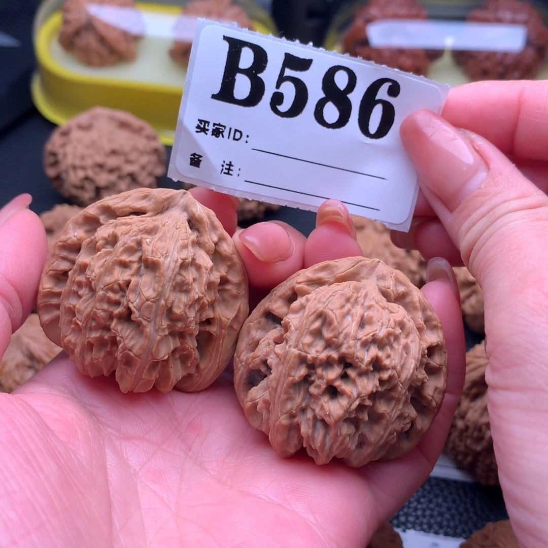 文玩核桃吊坠白狮子三角白586链接41尺全