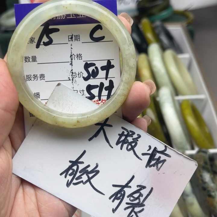 蛇纹石玉未镶嵌手镯