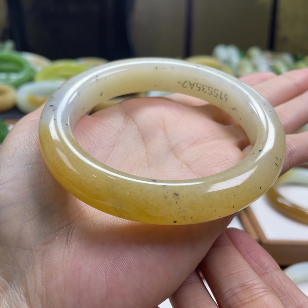 和田玉未镶嵌手镯61圈