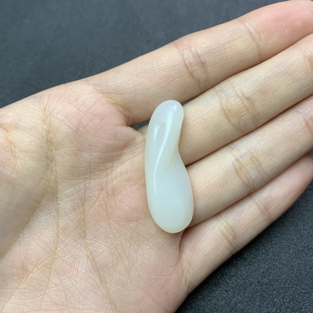 和田玉白玉吊坠 36x13 AZ