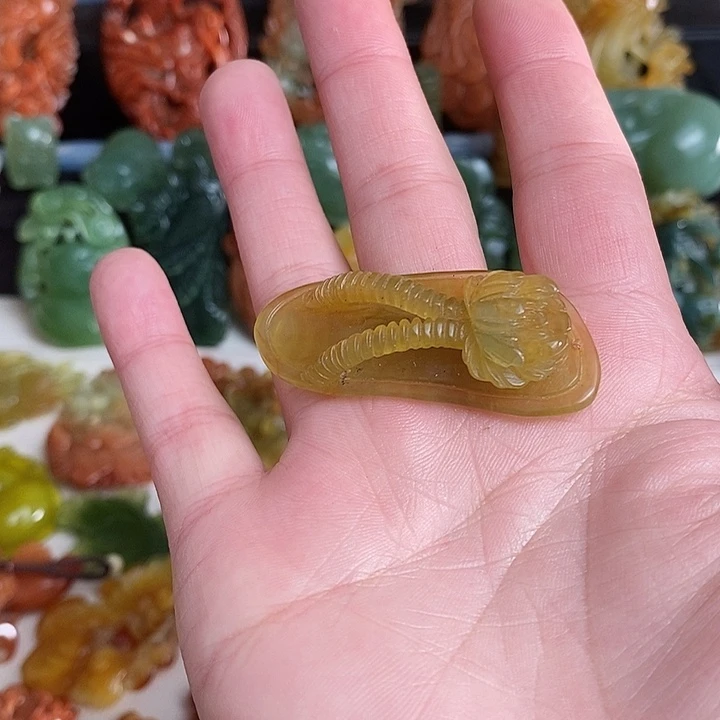 未镶嵌蛇纹石玉颈饰