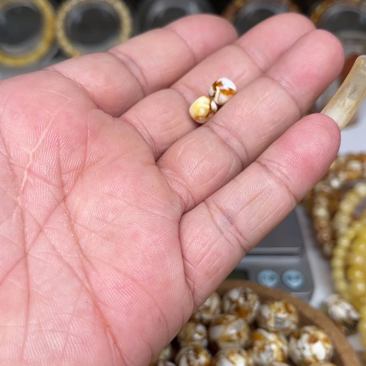 夕***阳琥珀未镶嵌裸石40号