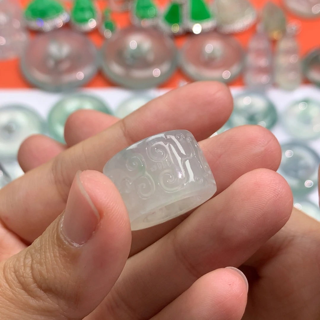 翡翠未镶嵌颈饰27