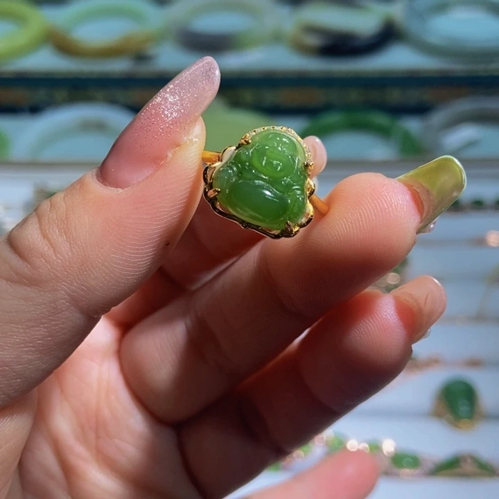 和田玉俄碧阳绿佛公戒指未镶嵌