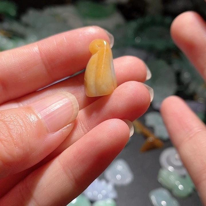 颈饰未镶嵌翡翠天