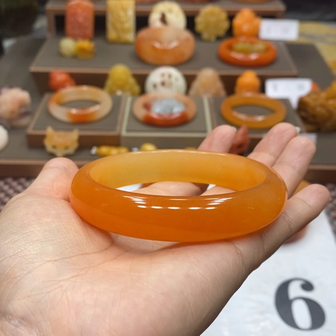 徐***紅石英质玉（黄龙玉）未镶嵌手镯