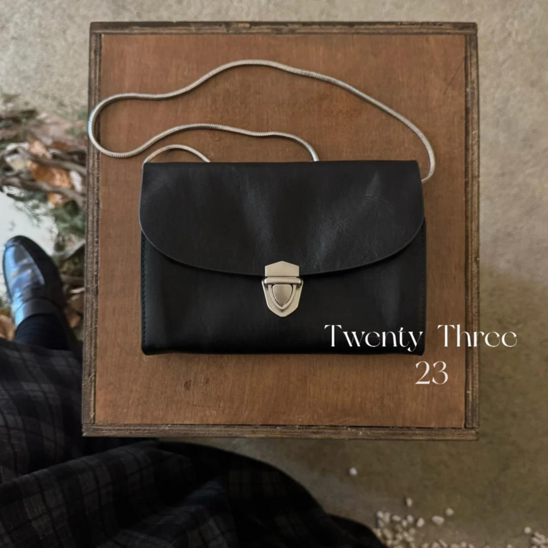 TwentyThree信封包植鞣牛皮多隔层多卡位斜挎手机包腋下链条包