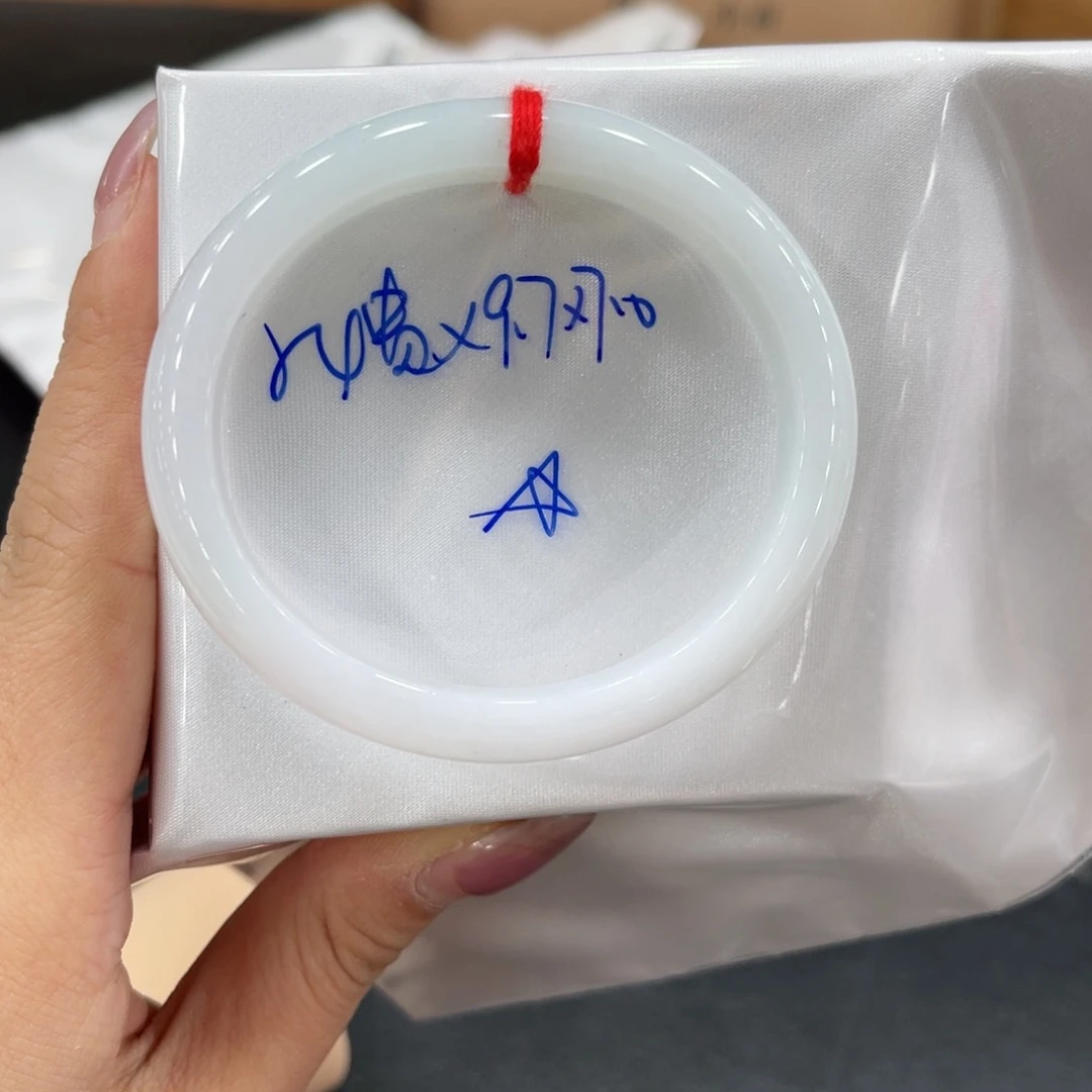 未镶嵌手镯翡翠小**师翡翠