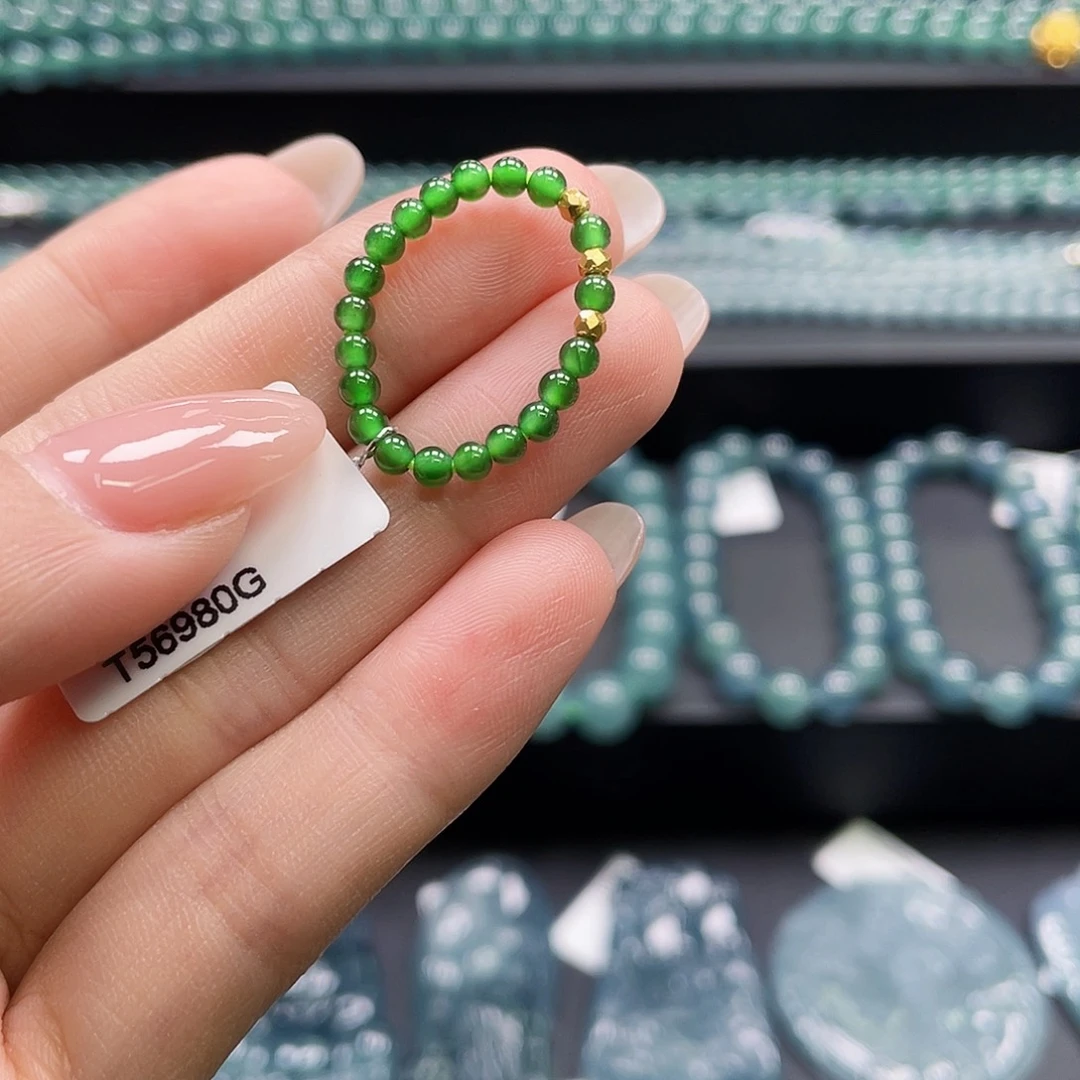 翡翠未镶嵌颈饰戒圈