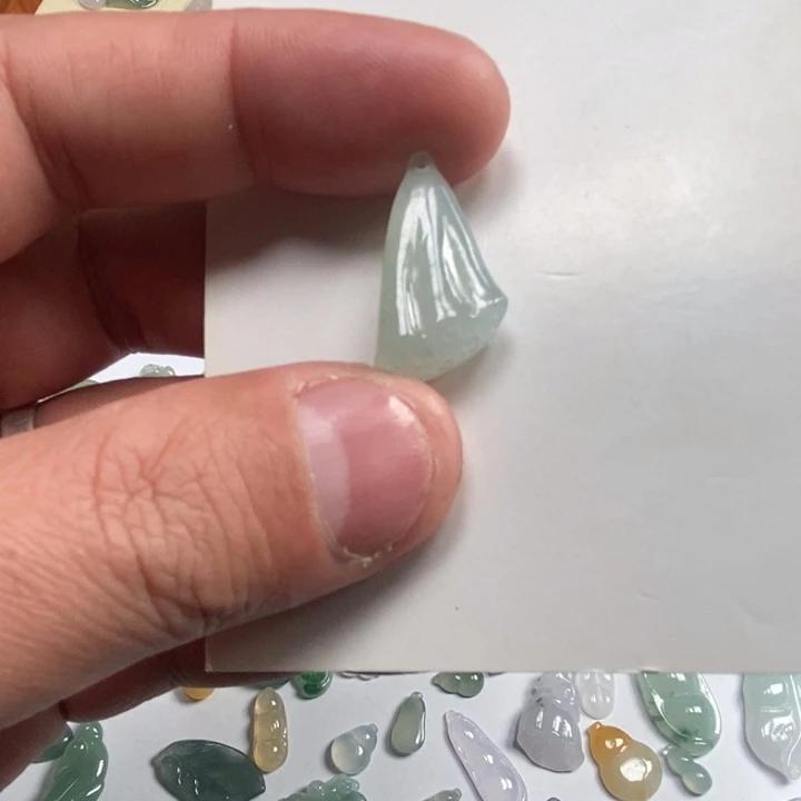 翡翠未镶嵌颈饰吊坠