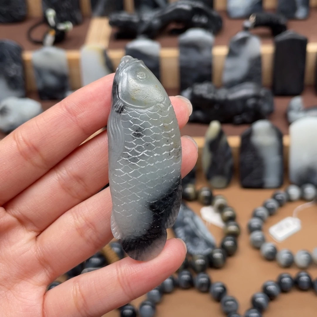 和田玉颈饰未镶嵌司**人