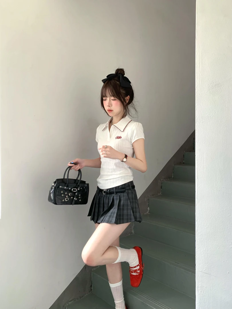 学院风白色短袖polo领修身收腰T恤女夏2025独特超火减龄正肩上衣