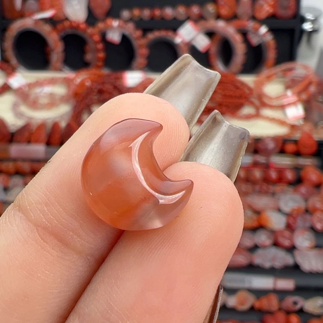 南红玛瑙未镶嵌颈饰月亮