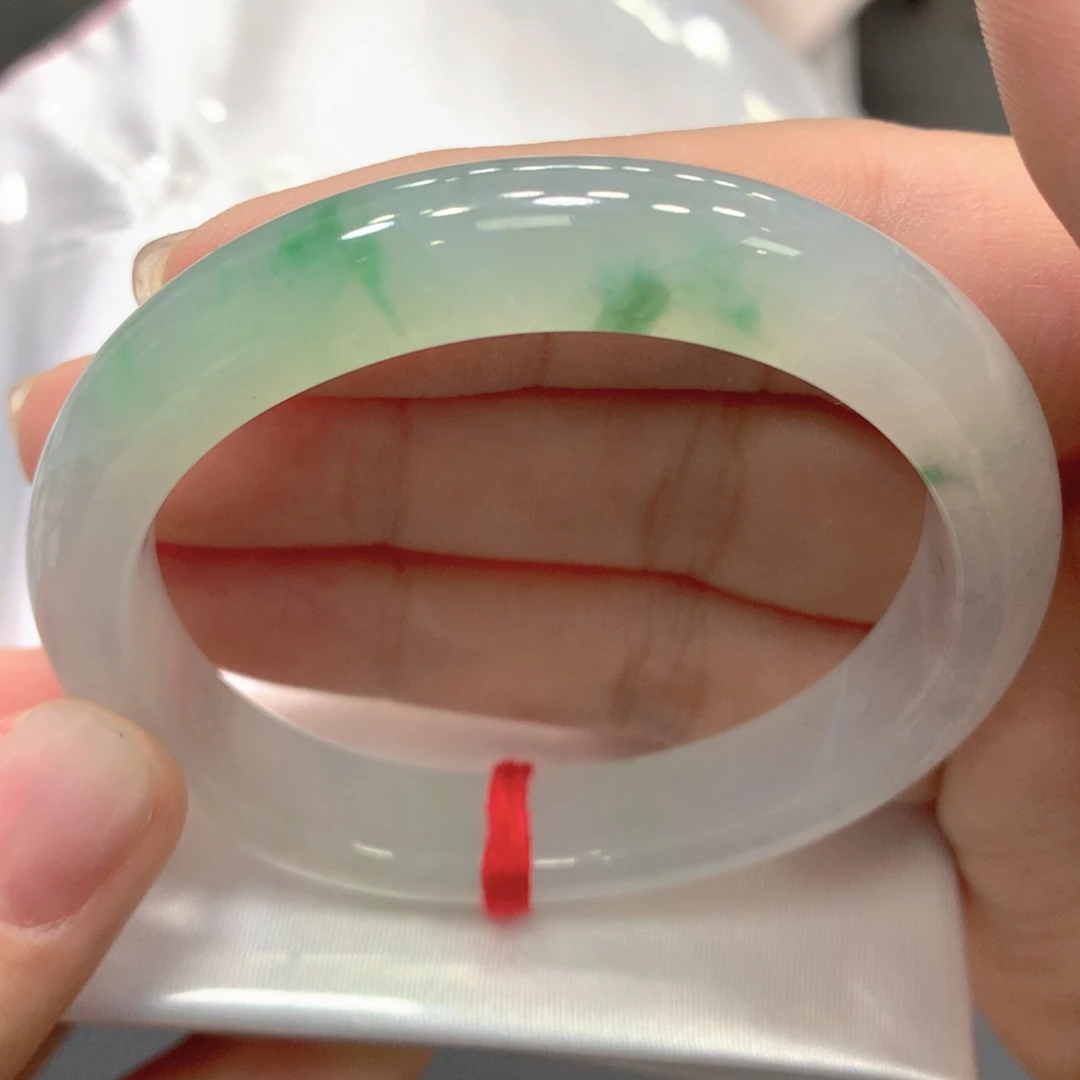 翡翠未镶嵌手镯52贵妃