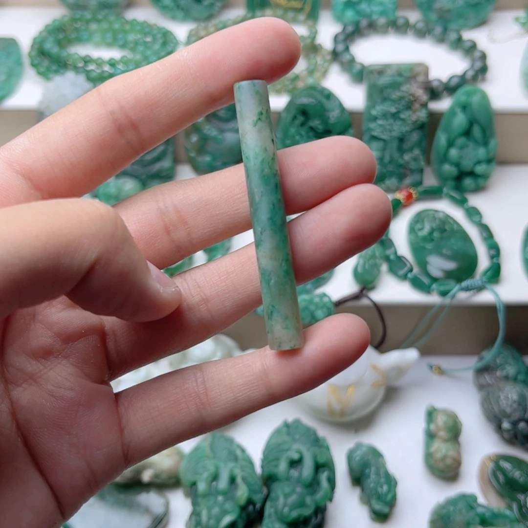 独山玉未镶嵌挂件