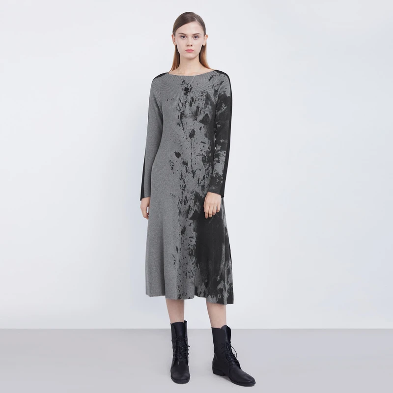 圣迪奥时尚休闲圆领水墨晕染针织长袖连衣裙S21481216