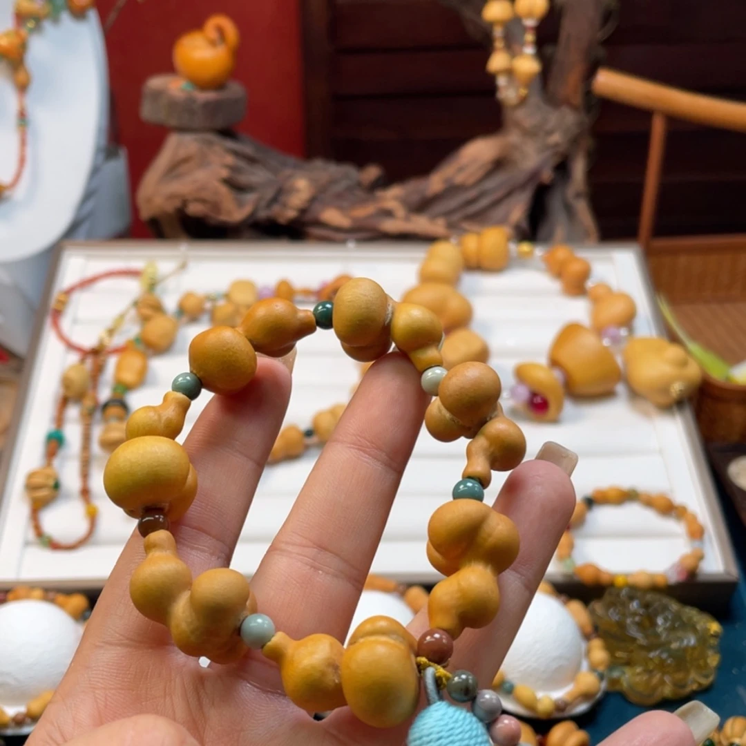 【闪购商品】?****姐金蟾手持12