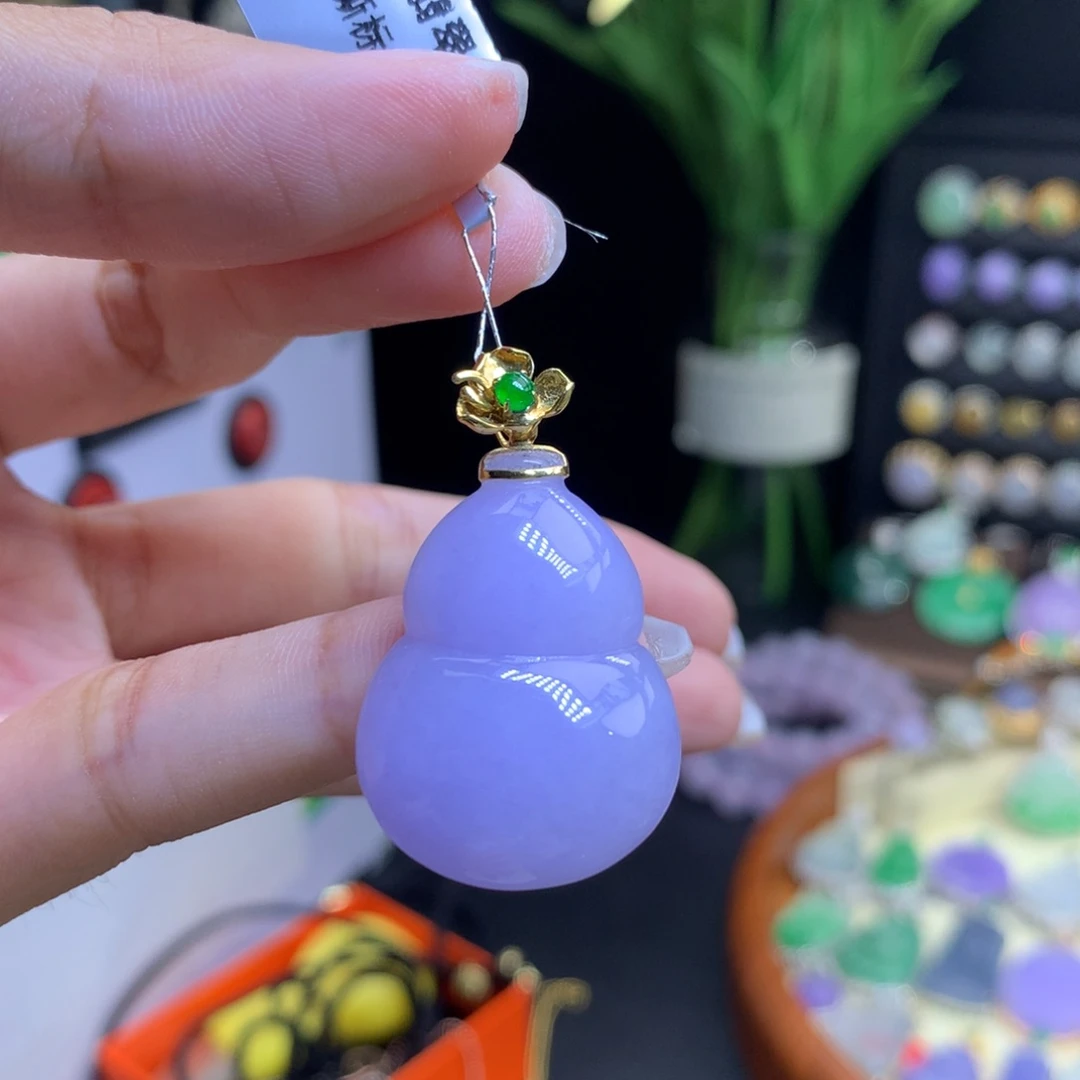 颈饰18K金镶嵌翡翠