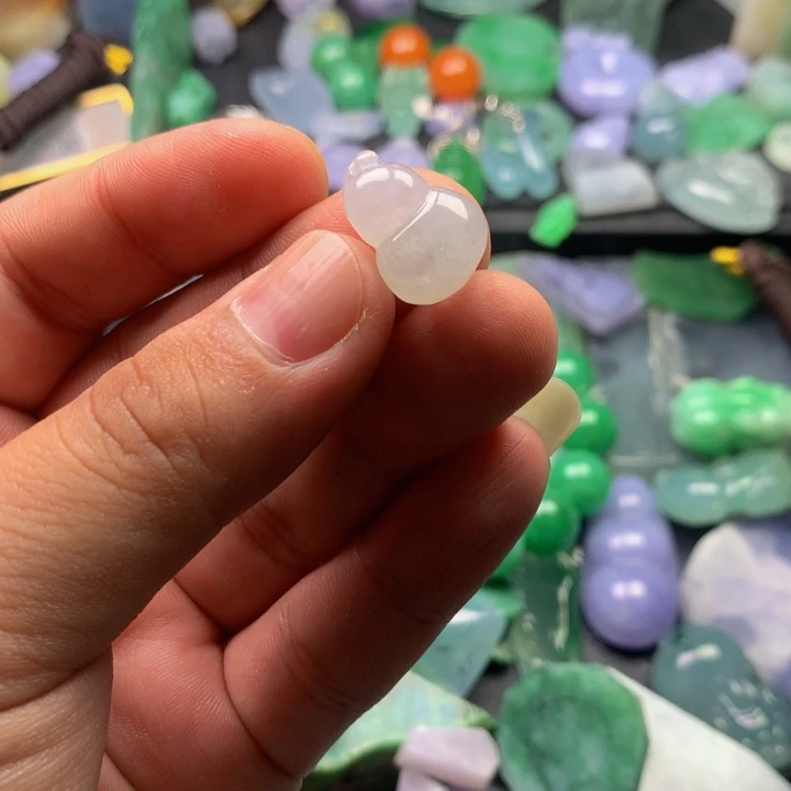 熊****翡翠未镶嵌挂件料子