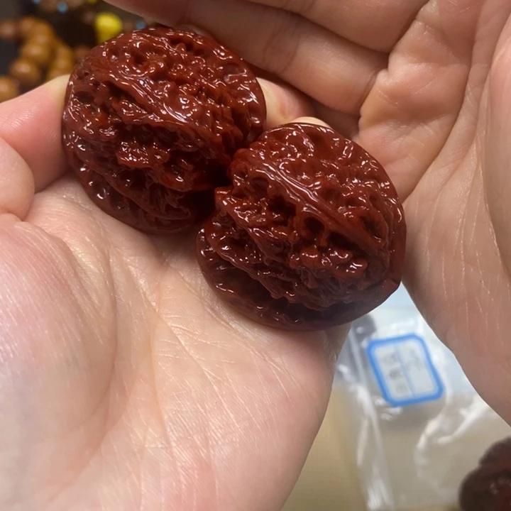 R***r吊坠文玩核桃三角白