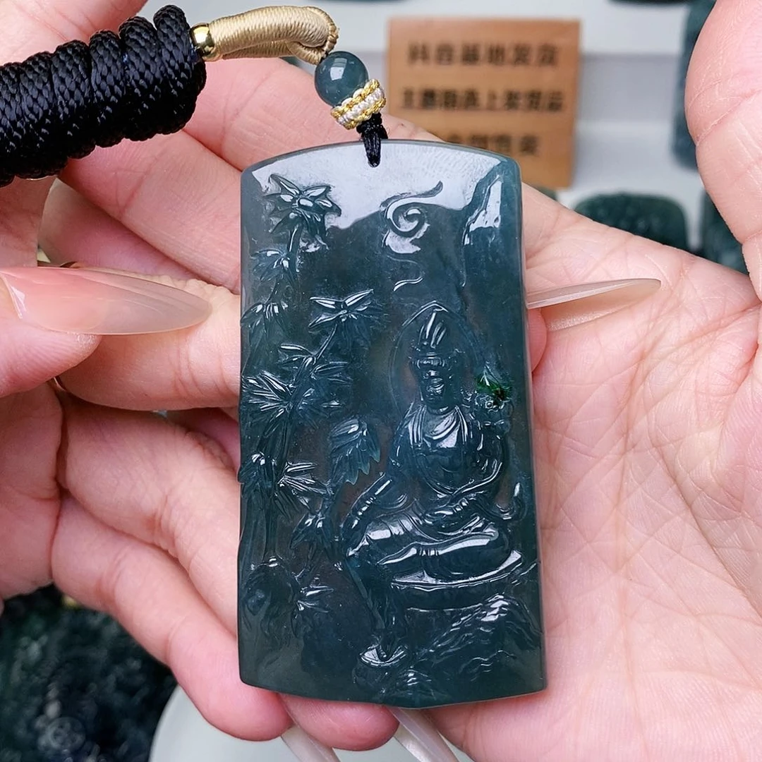 颈饰未镶嵌翡翠
