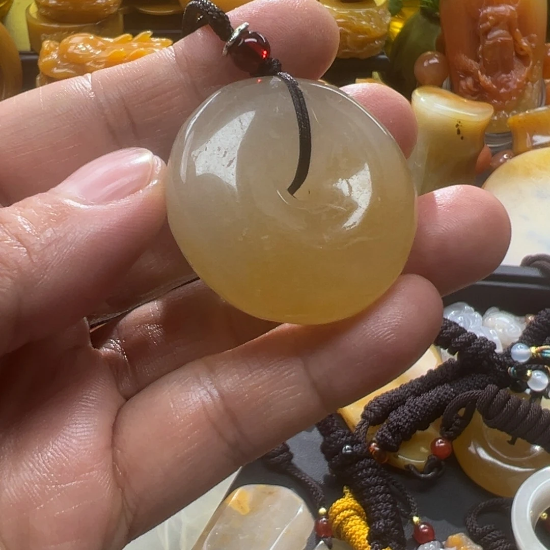 石英质玉未镶嵌颈饰