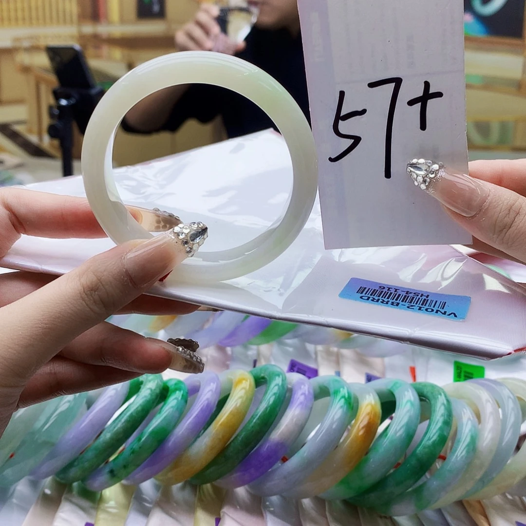 翡翠未镶嵌手镯ui