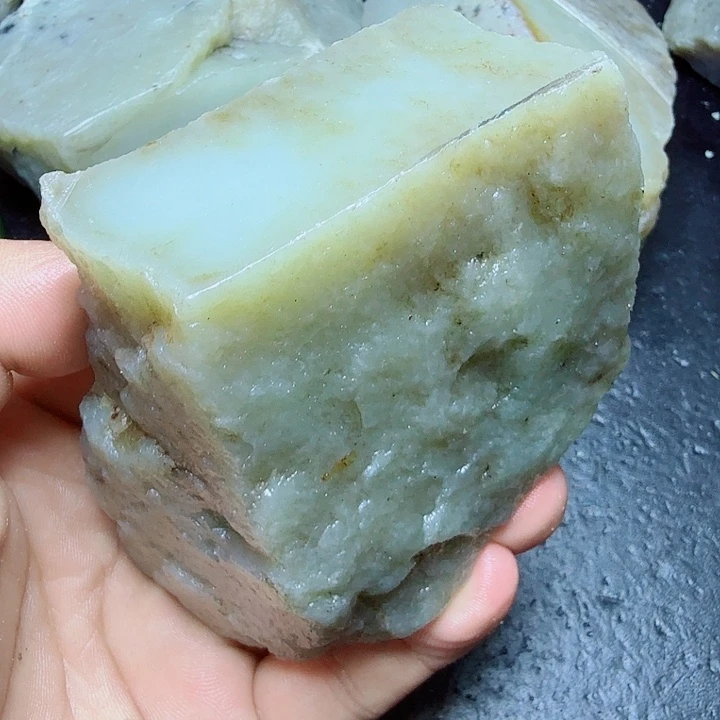 和田玉（糖玉）未镶嵌珠宝奇石