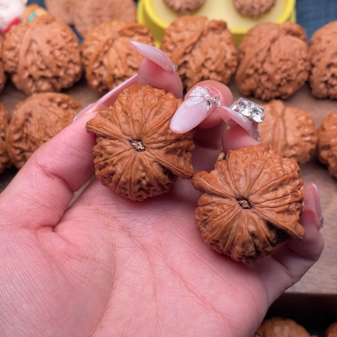 把件文玩核桃全品精配毕业血麒麟40，大克重43