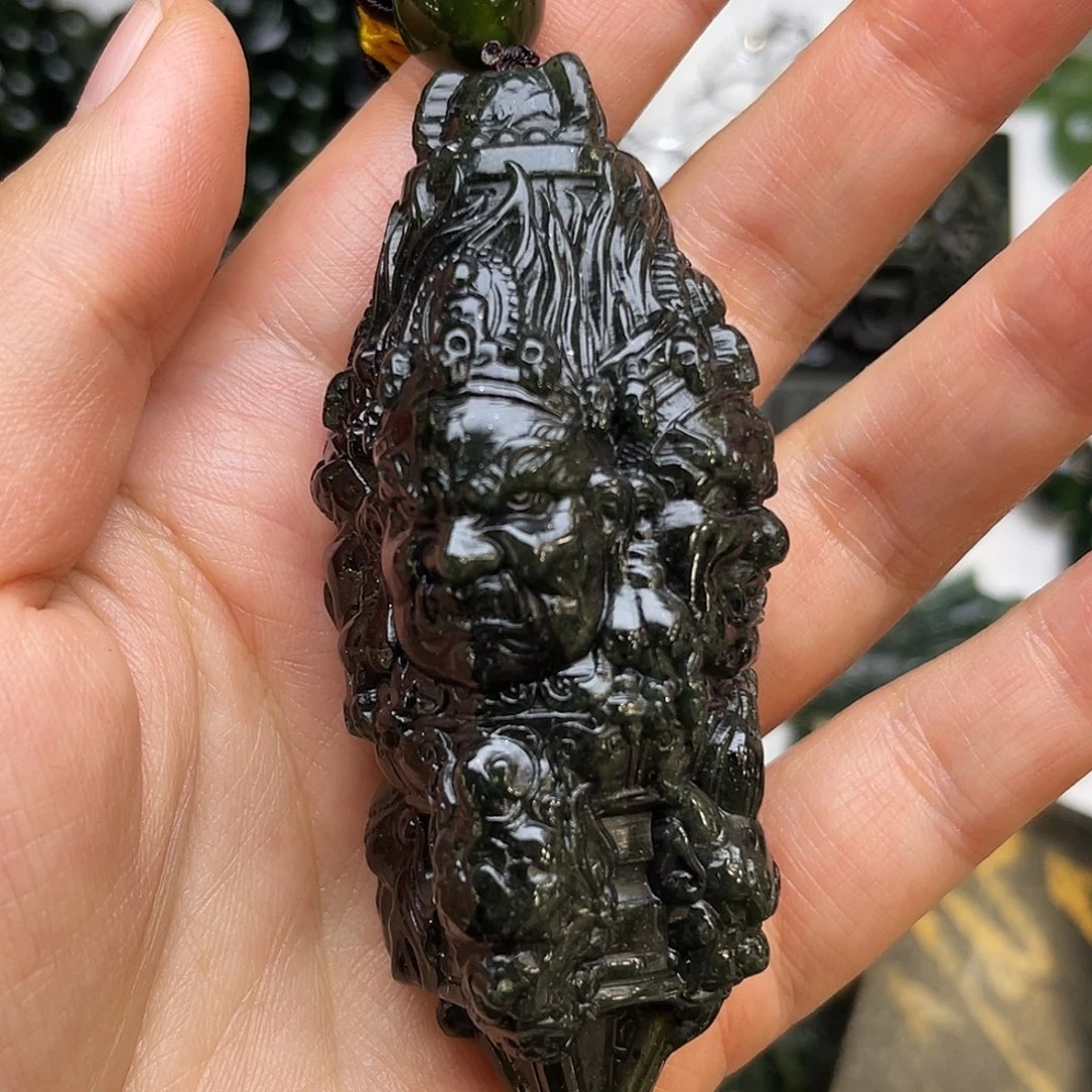 M***、蛇纹石玉未镶嵌颈饰