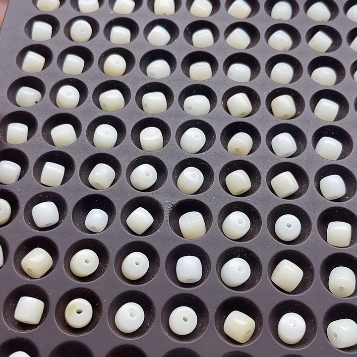 白玉菩提吊坠微瑕7/8直切100卡灯牌宠100