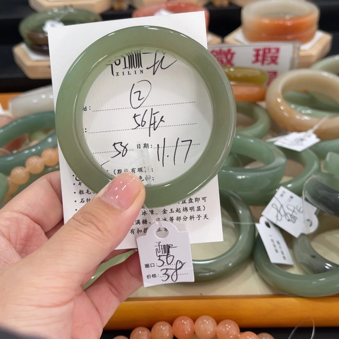 未镶嵌手镯石英质玉