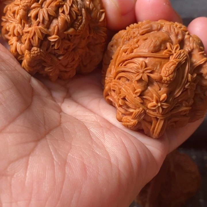 觉***沃文玩核桃把件梅兰竹菊