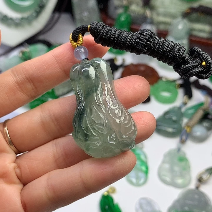 翡翠未镶嵌吊坠(赠链)