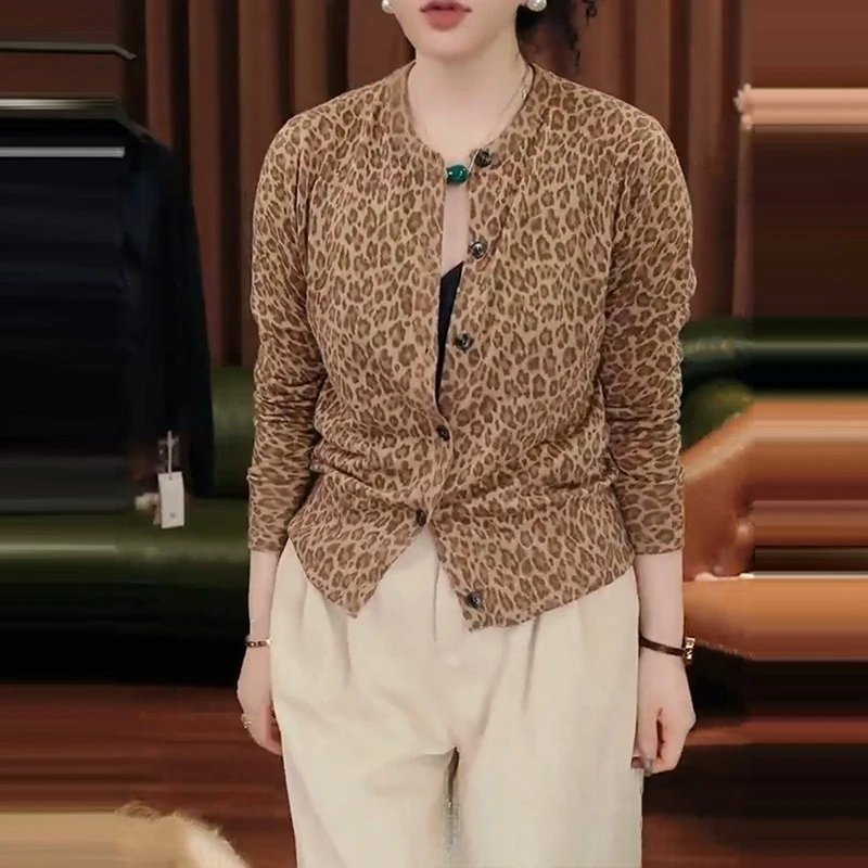 时尚复古豹纹设计长袖开衫女春秋新款修身显瘦单排扣圆领衬衫上衣