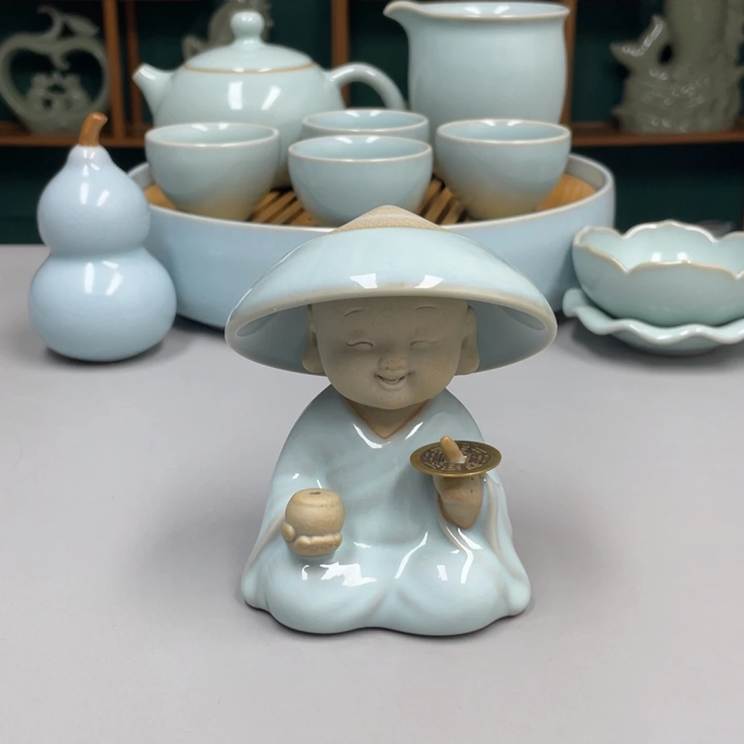 瓷小和尚一直有钱带帽子