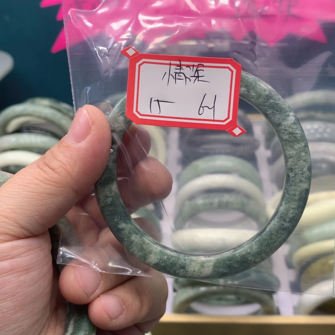 透闪石-蛇纹石玉手镯未镶嵌情**浅