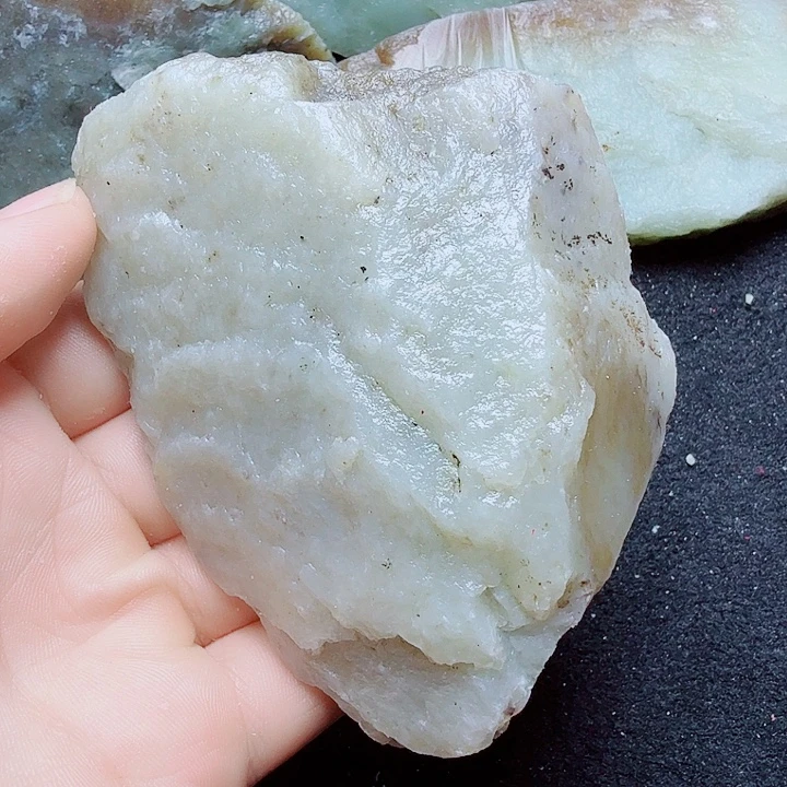 未镶嵌和田玉（糖玉）珠宝半成品